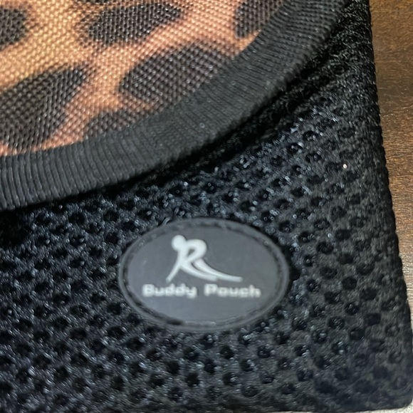 Buddy pouch perfect when walking on on a trip - Picture 2 of 5